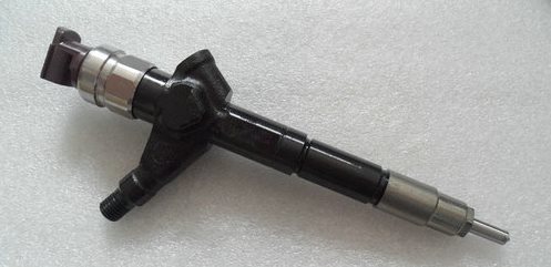 095000-8470 TOYOTA DYNA 200 N04C COMMON RAIL INJECTOR.